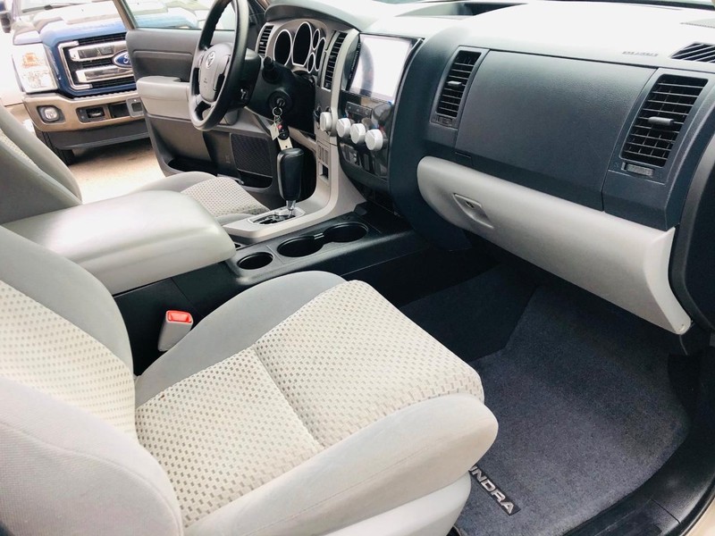 Toyota Tundra 4WD Truck Vehicle Full-screen Gallery Image 27