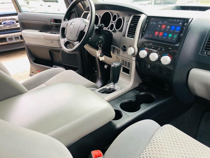 Toyota Tundra 4WD Truck Vehicle Full-screen Gallery Image 29