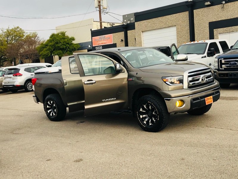 Toyota Tundra 4WD Truck Vehicle Full-screen Gallery Image 30