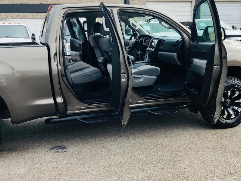 Toyota Tundra 4WD Truck Vehicle Full-screen Gallery Image 32