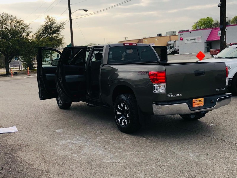 Toyota Tundra 4WD Truck Vehicle Full-screen Gallery Image 33