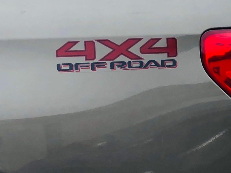 Toyota Tundra 4WD Truck Vehicle Full-screen Gallery Image 34