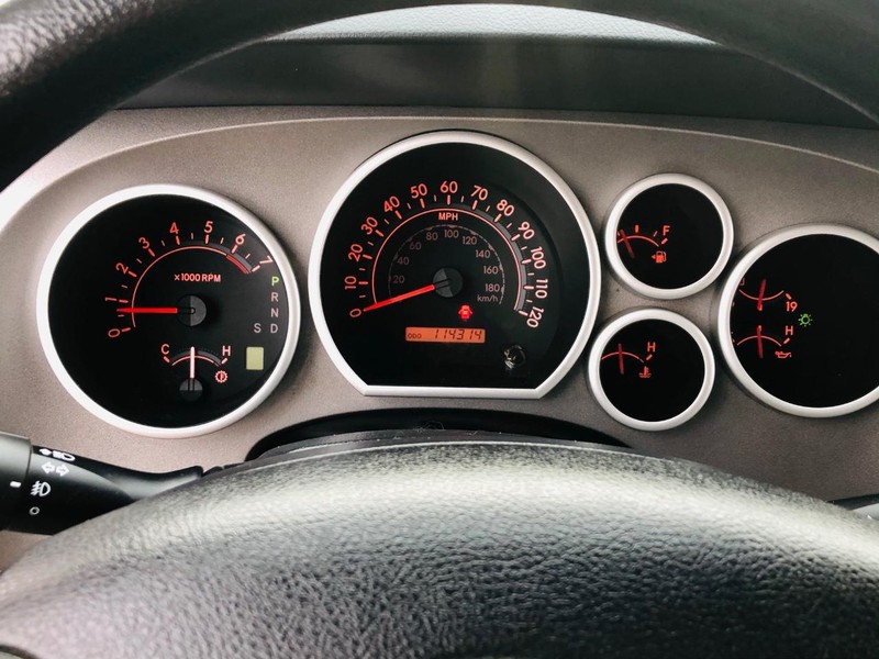 Toyota Tundra 4WD Truck Vehicle Full-screen Gallery Image 35