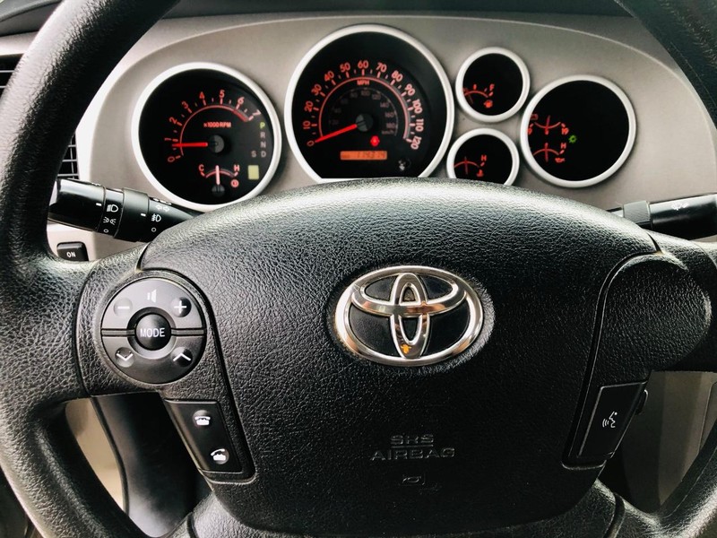 Toyota Tundra 4WD Truck Vehicle Full-screen Gallery Image 37