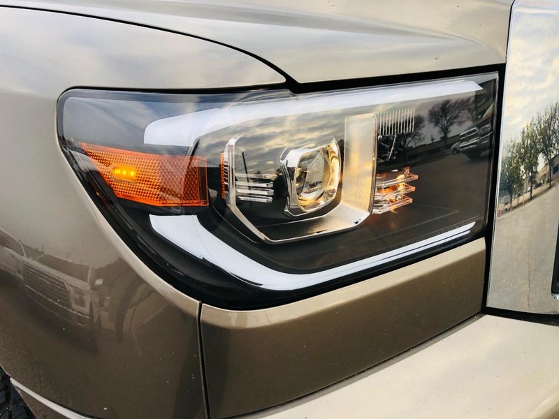 Toyota Tundra 4WD Truck Vehicle Full-screen Gallery Image 39