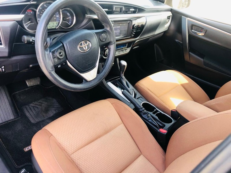 Toyota Corolla Vehicle Full-screen Gallery Image 13