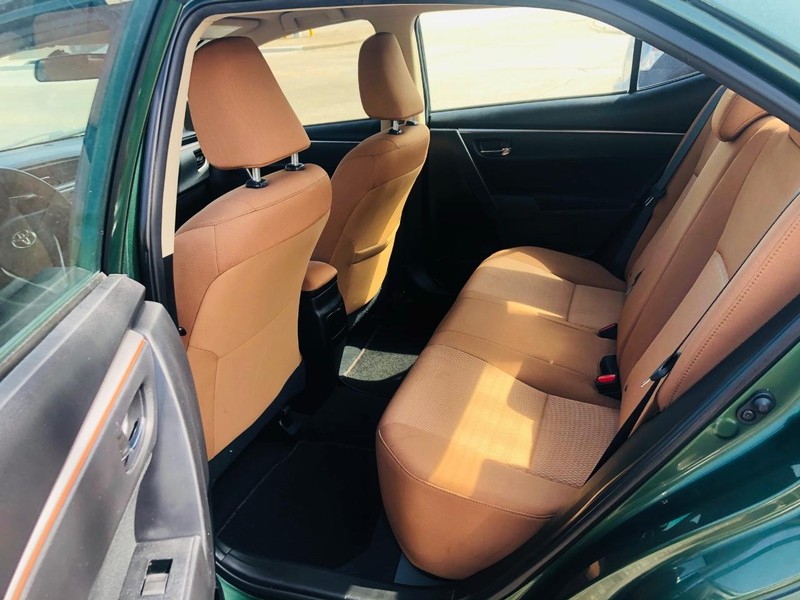 Toyota Corolla Vehicle Full-screen Gallery Image 16