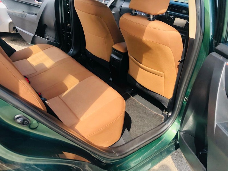 Toyota Corolla Vehicle Full-screen Gallery Image 17