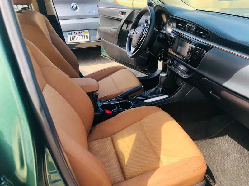 Toyota Corolla Vehicle Full-screen Gallery Image 18