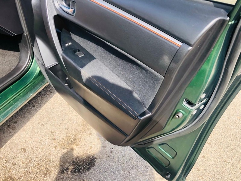 Toyota Corolla Vehicle Full-screen Gallery Image 19