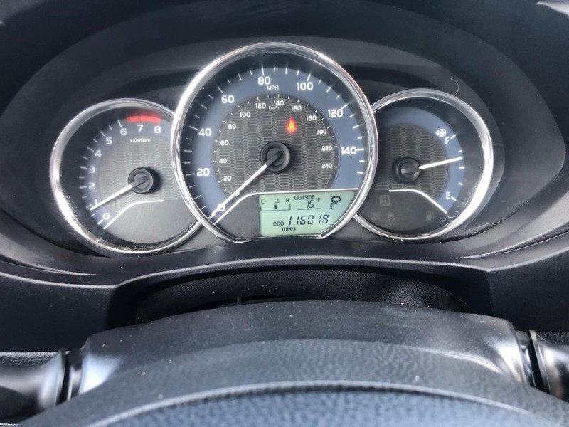 Toyota Corolla Vehicle Full-screen Gallery Image 21