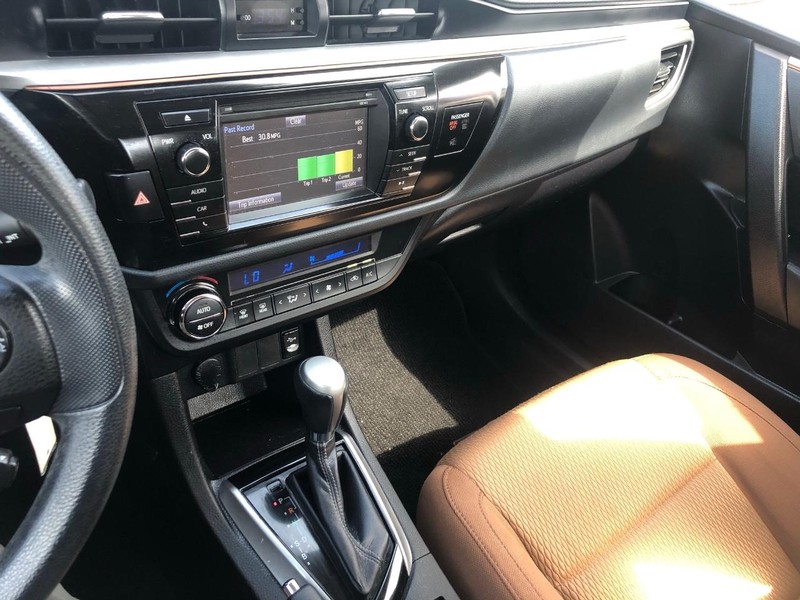 Toyota Corolla Vehicle Full-screen Gallery Image 24