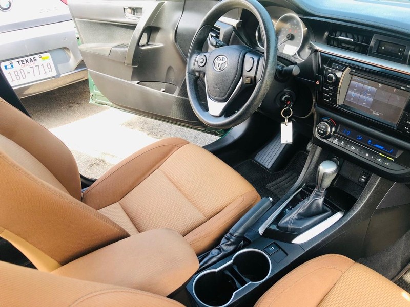 Toyota Corolla Vehicle Full-screen Gallery Image 25