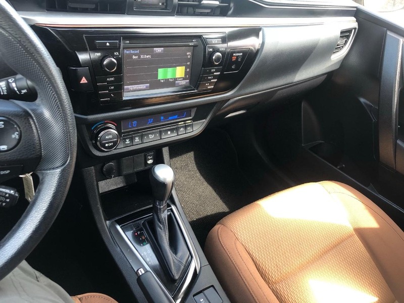 Toyota Corolla Vehicle Full-screen Gallery Image 26