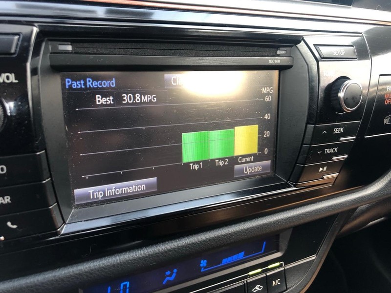 Toyota Corolla Vehicle Full-screen Gallery Image 27