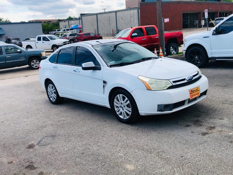 Ford Focus Vehicle Full-screen Gallery Image 2