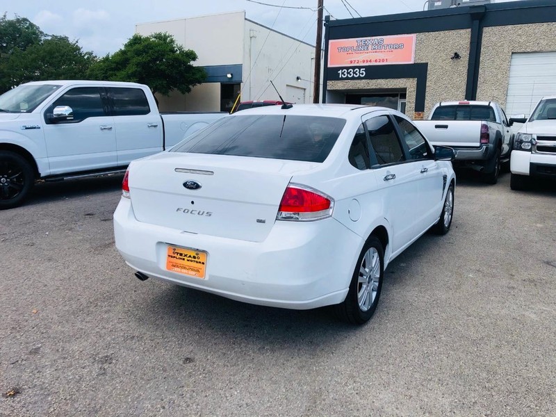 Ford Focus Vehicle Full-screen Gallery Image 8