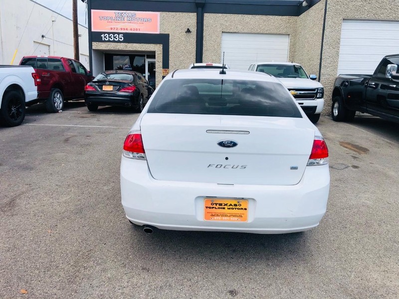 Ford Focus Vehicle Full-screen Gallery Image 9