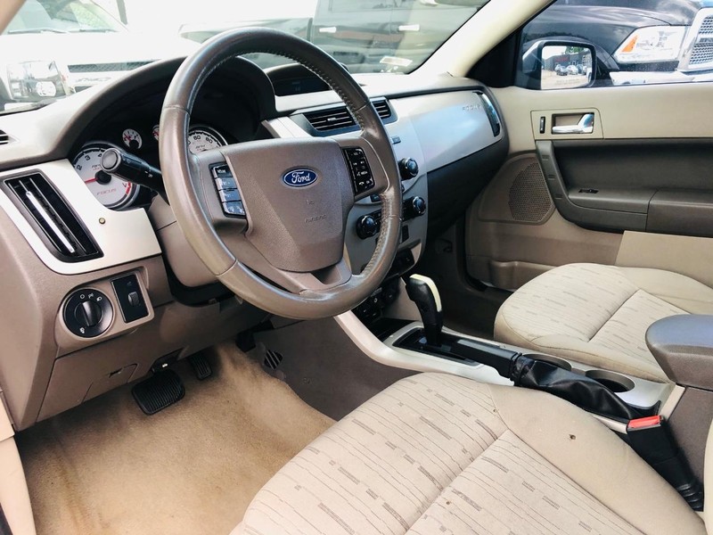 Ford Focus Vehicle Full-screen Gallery Image 13