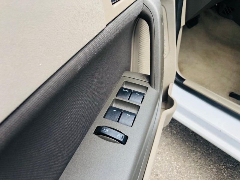 Ford Focus Vehicle Full-screen Gallery Image 14