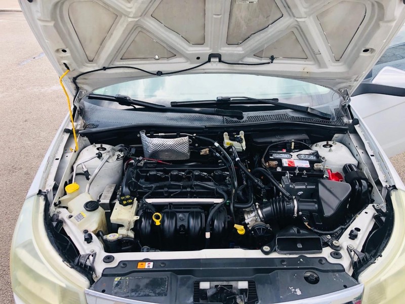 Ford Focus Vehicle Full-screen Gallery Image 22