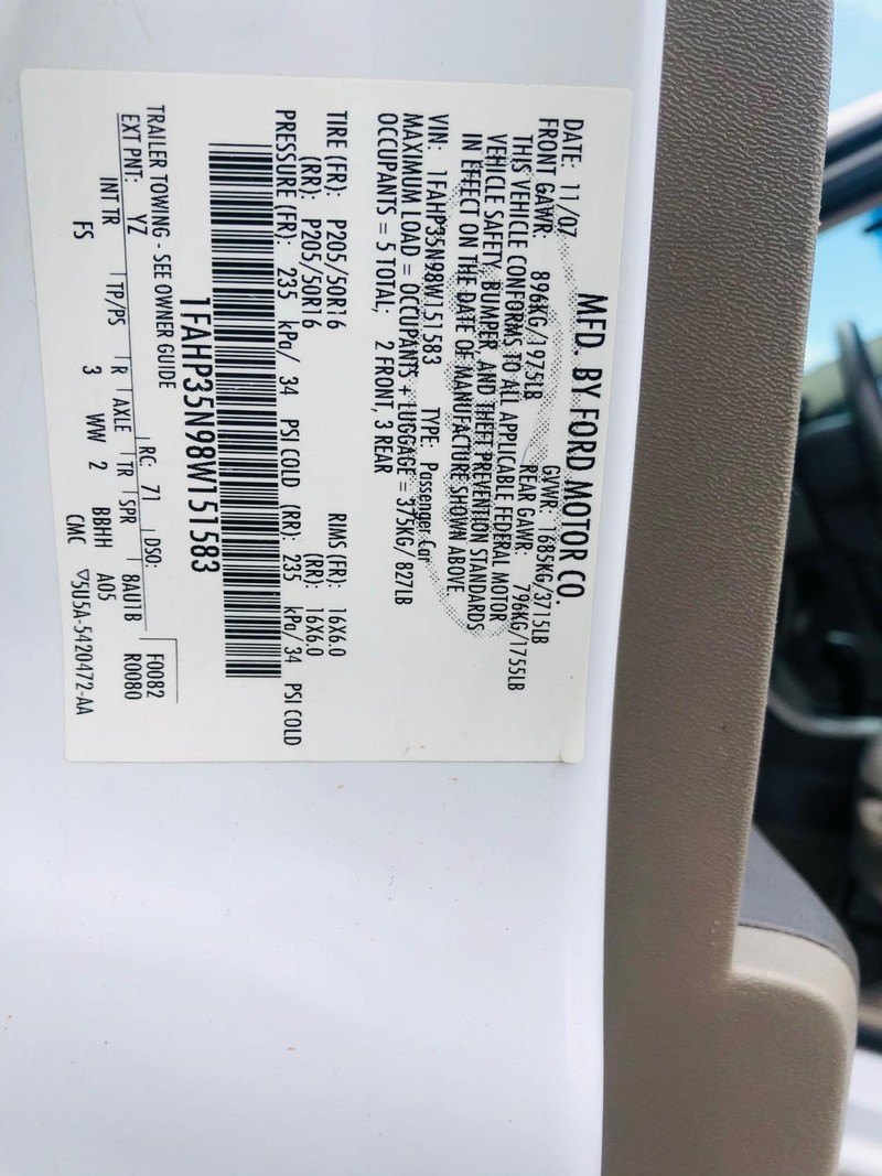 Ford Focus Vehicle Full-screen Gallery Image 24