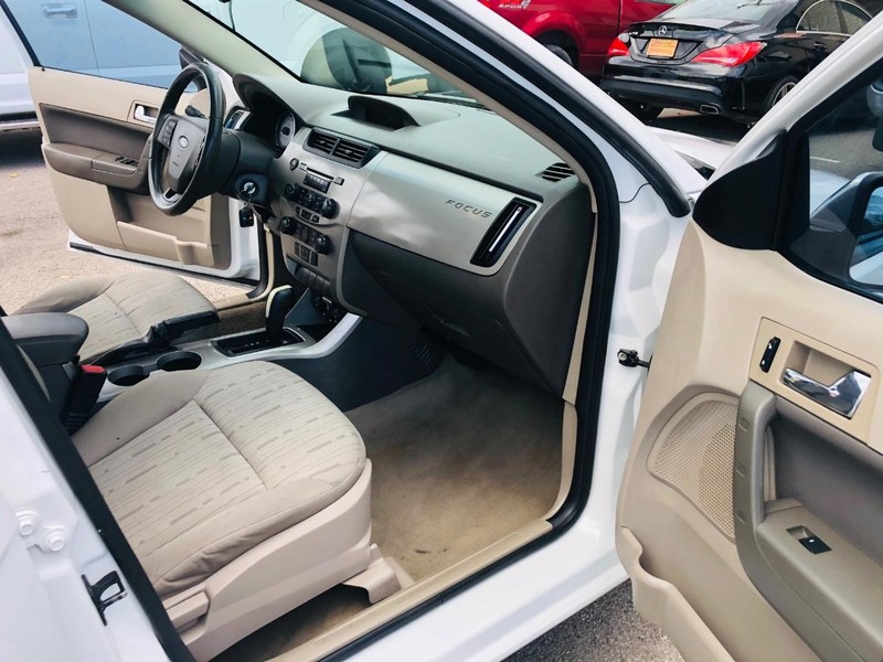 Ford Focus Vehicle Full-screen Gallery Image 29