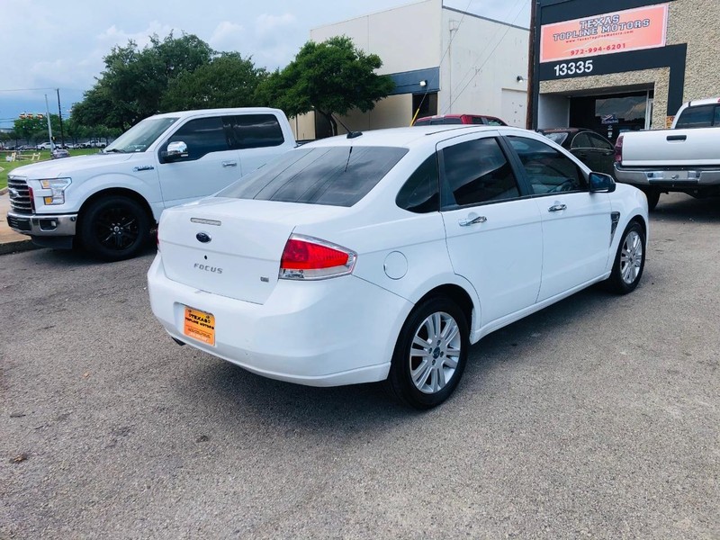 Ford Focus Vehicle Full-screen Gallery Image 35