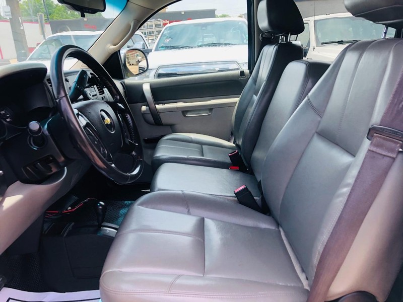 Chevrolet Silverado 1500 Vehicle Full-screen Gallery Image 11