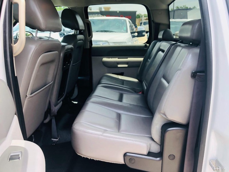 Chevrolet Silverado 1500 Vehicle Full-screen Gallery Image 13