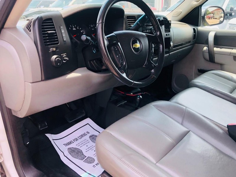 Chevrolet Silverado 1500 Vehicle Full-screen Gallery Image 14