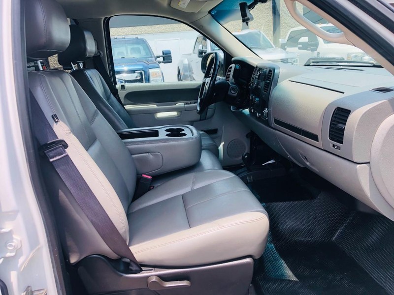 Chevrolet Silverado 1500 Vehicle Full-screen Gallery Image 16