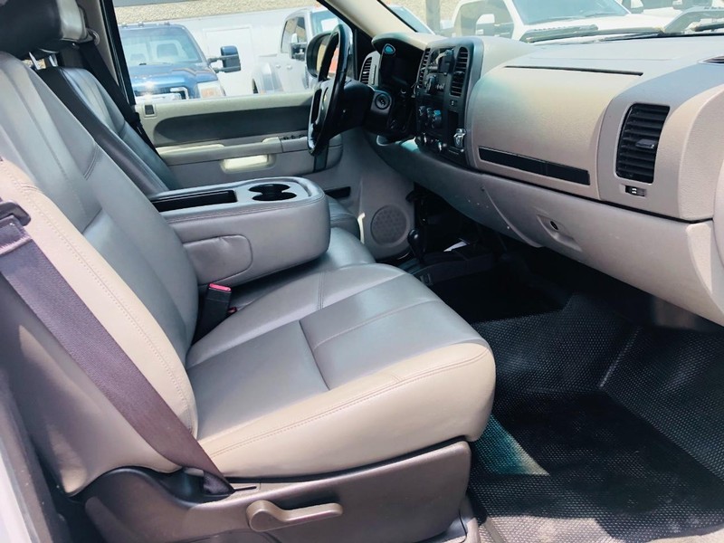 Chevrolet Silverado 1500 Vehicle Full-screen Gallery Image 17