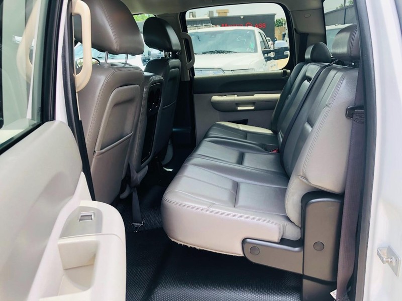 Chevrolet Silverado 1500 Vehicle Full-screen Gallery Image 18