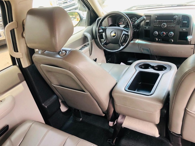 Chevrolet Silverado 1500 Vehicle Full-screen Gallery Image 19