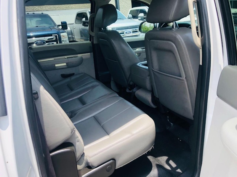 Chevrolet Silverado 1500 Vehicle Full-screen Gallery Image 20