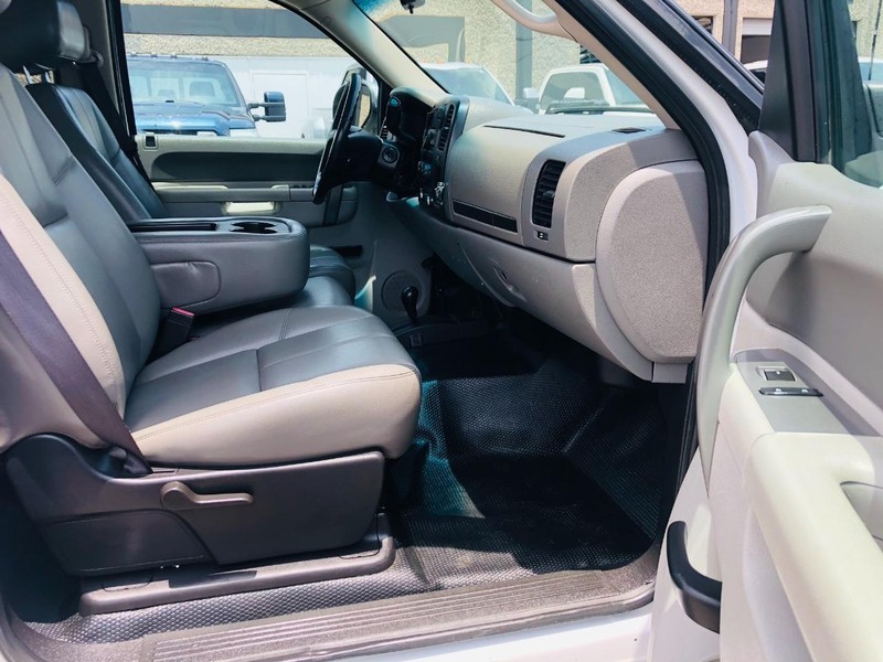 Chevrolet Silverado 1500 Vehicle Full-screen Gallery Image 21