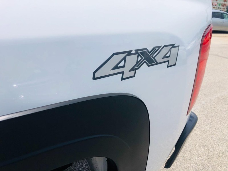 Chevrolet Silverado 1500 Vehicle Full-screen Gallery Image 25