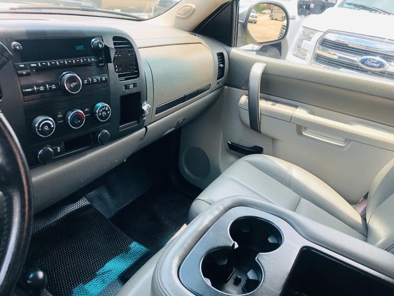 Chevrolet Silverado 1500 Vehicle Full-screen Gallery Image 26