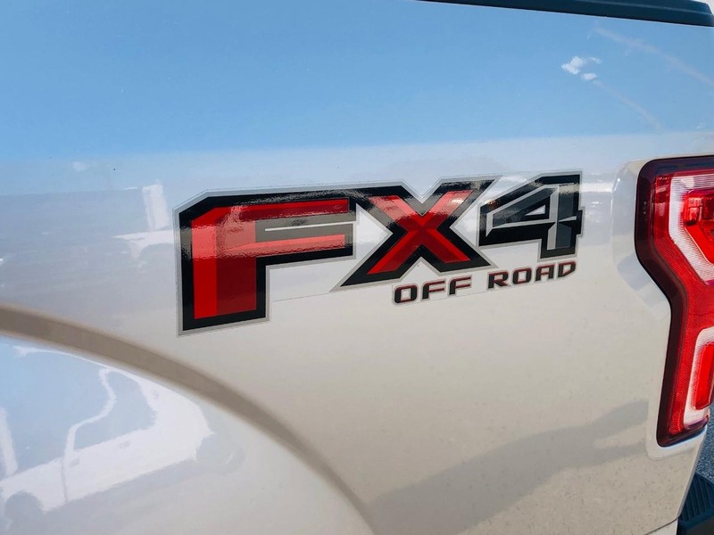 Ford F-150 Vehicle Full-screen Gallery Image 13