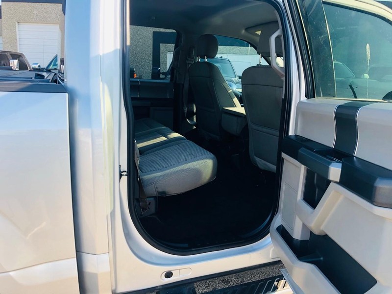 Ford F-150 Vehicle Full-screen Gallery Image 17