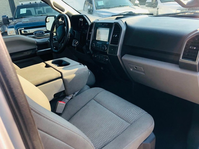 Ford F-150 Vehicle Full-screen Gallery Image 19