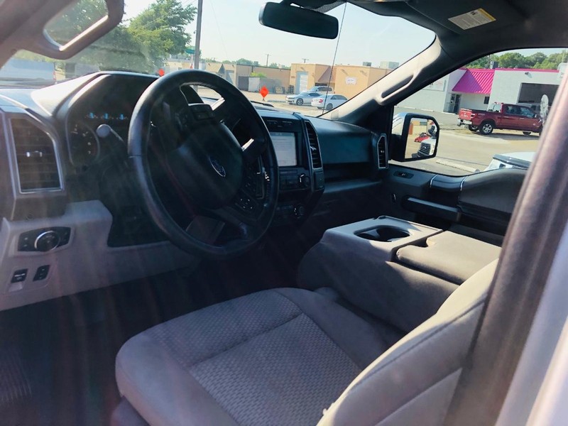 Ford F-150 Vehicle Full-screen Gallery Image 21