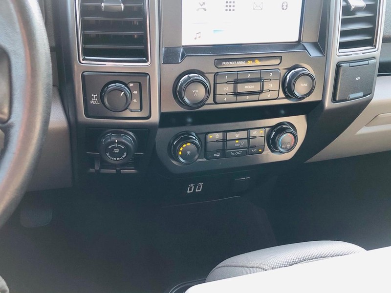 Ford F-150 Vehicle Full-screen Gallery Image 25