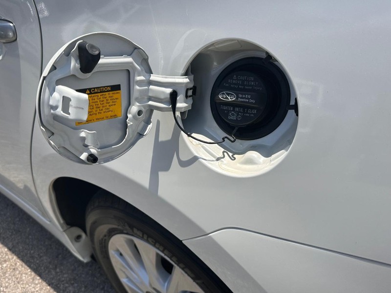 Toyota Prius Plug-In Vehicle Full-screen Gallery Image 16