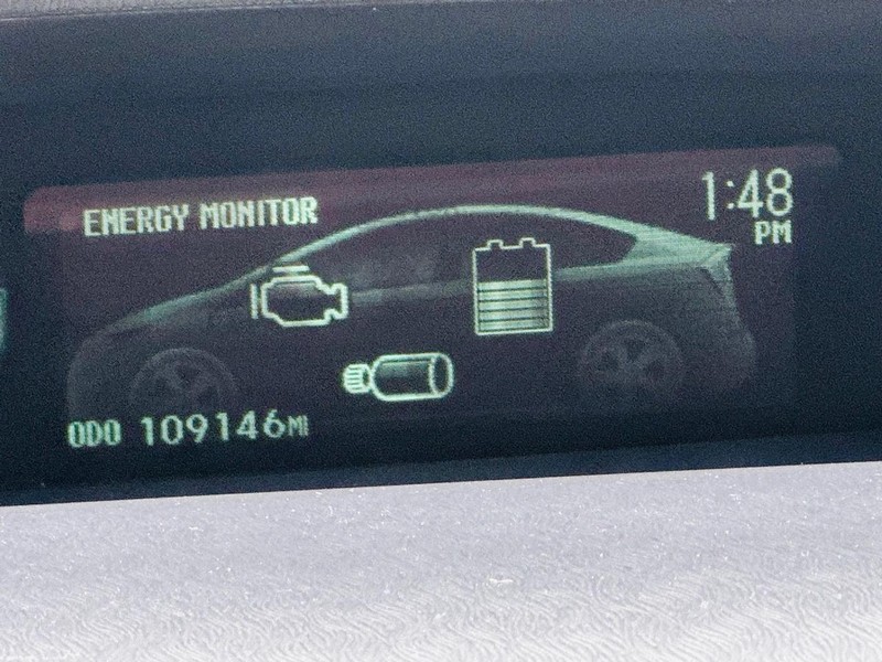 Toyota Prius Plug-In Vehicle Full-screen Gallery Image 28