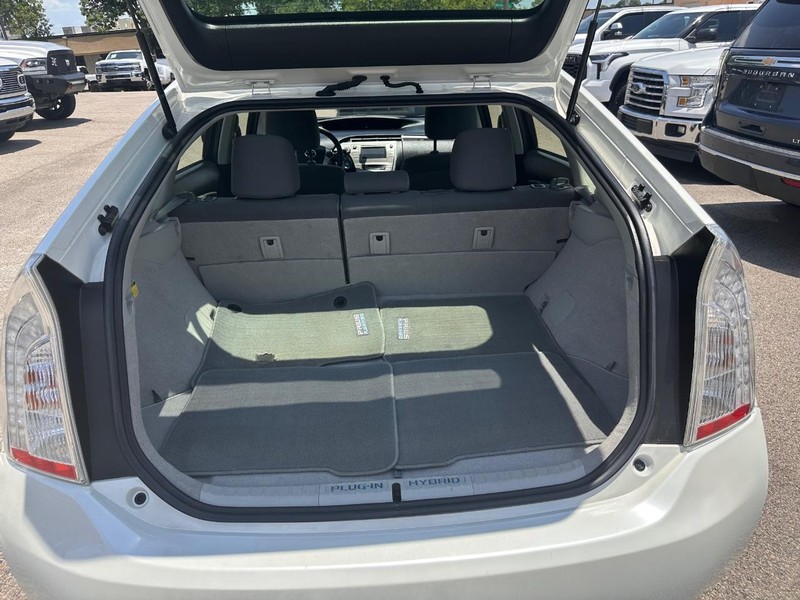 Toyota Prius Plug-In Vehicle Full-screen Gallery Image 31