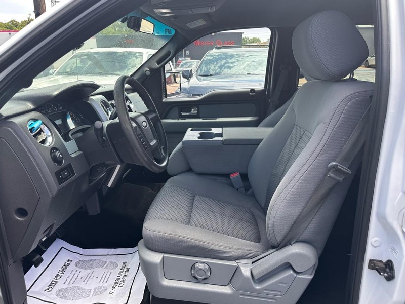 Ford F-150 Vehicle Full-screen Gallery Image 14