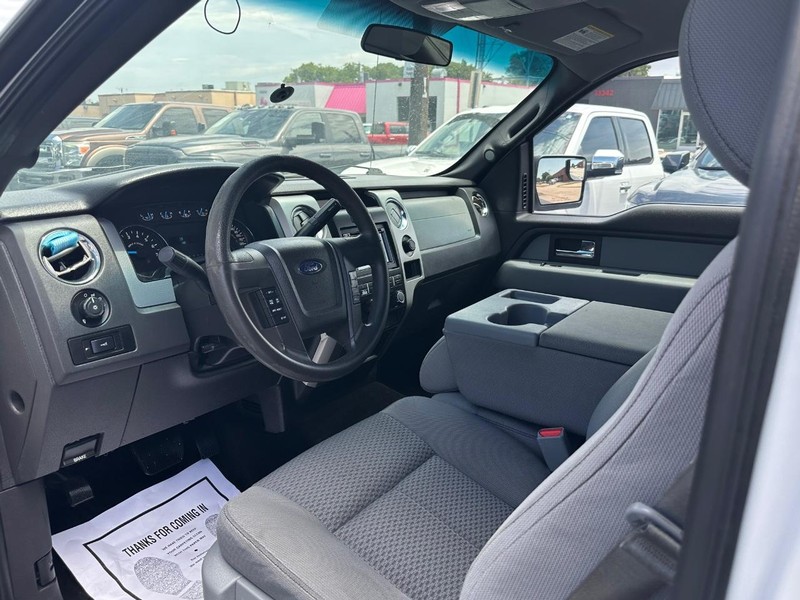 Ford F-150 Vehicle Full-screen Gallery Image 15