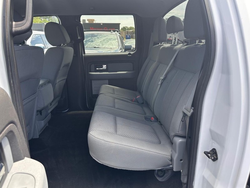 Ford F-150 Vehicle Full-screen Gallery Image 16